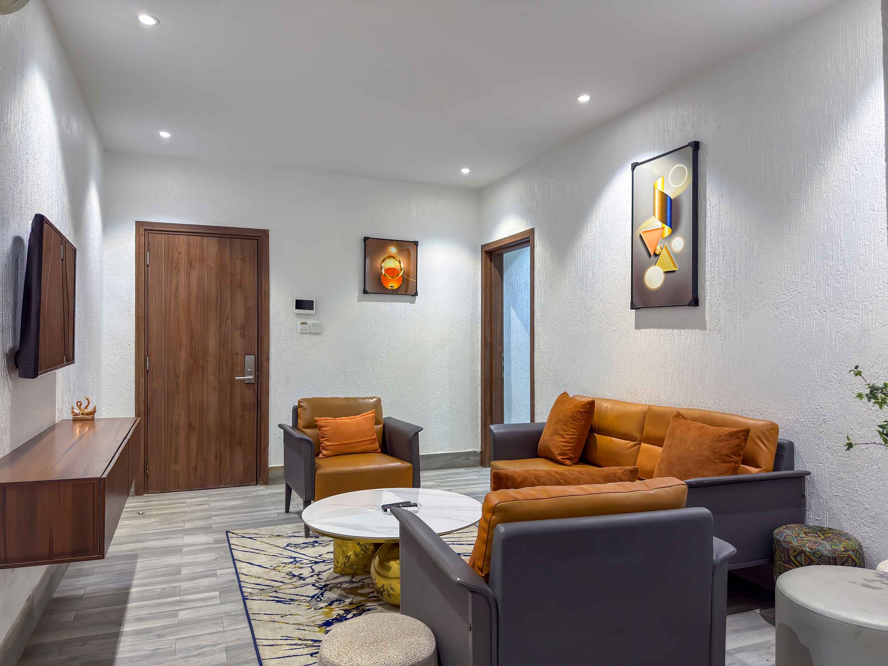 EXECUTIVE SUITE image